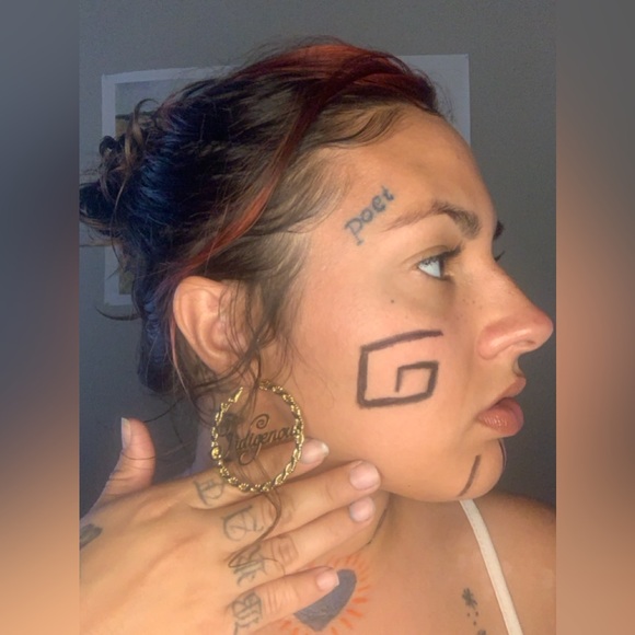 Meet your Posher, Brooke 💜 - Picture 5 of 13